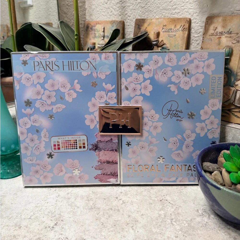 Paris Hilton FLORAL FANTASY 52pc eye & face with Blush and Contour book palette
